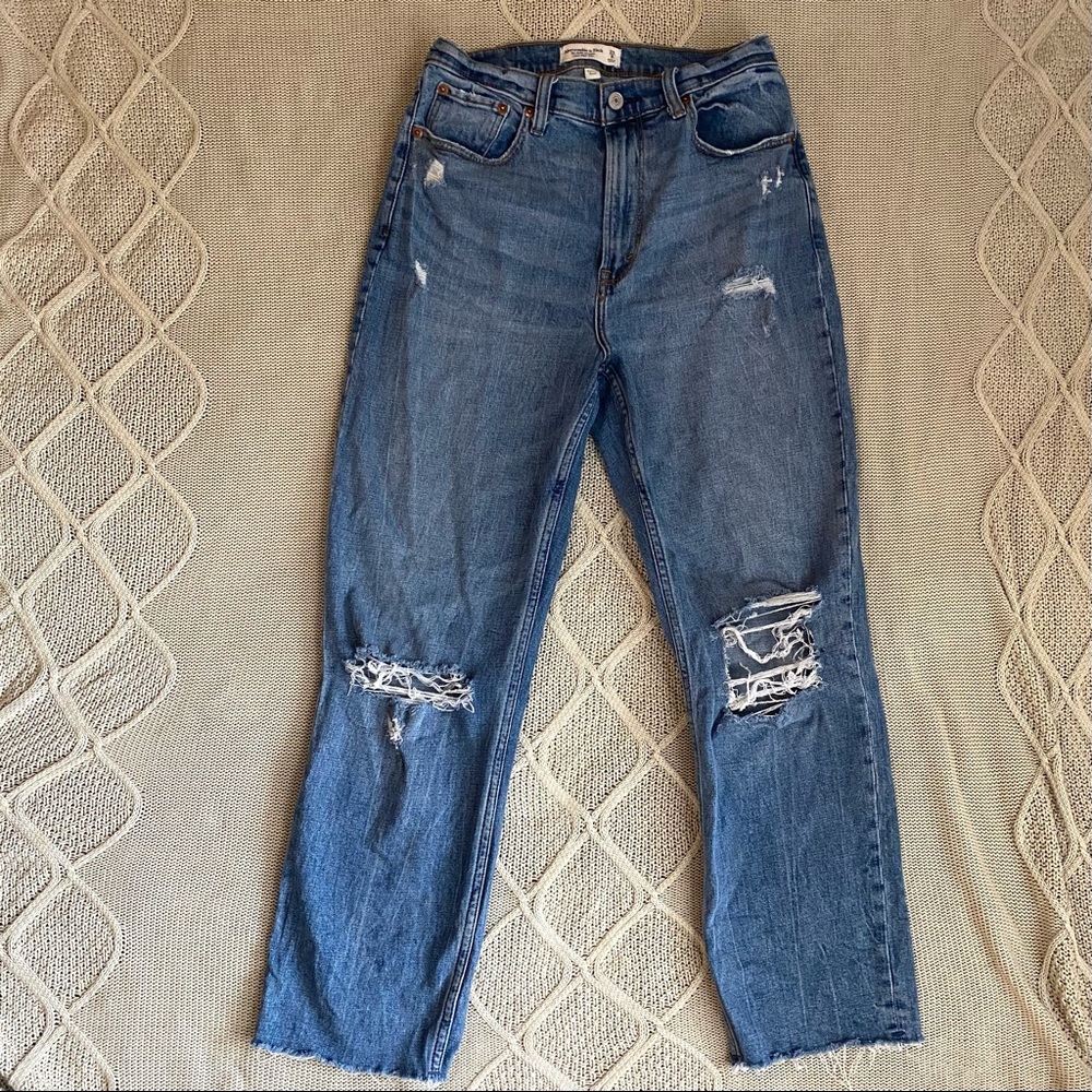 Abercrombie Curve Love - The Ankle Straight Ultra High Rise - Size 29 / 8 reg
